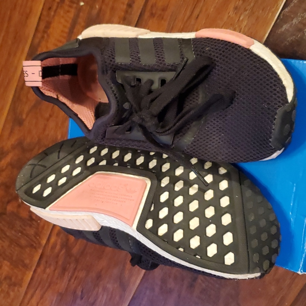 Shoes - Picture 5 of 6